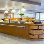 南希中心火车站及议会宜必思酒店