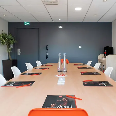 Ibis Centre Gare Et Congres מלון 3*