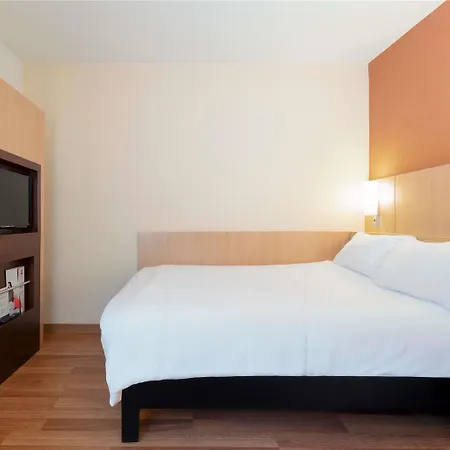 Ibis Centre Gare Et Congres Hotel 3*