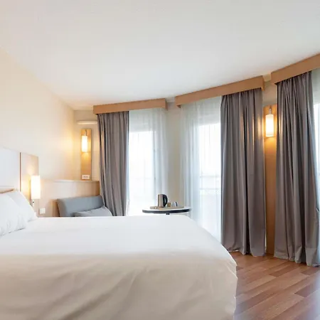 Ibis Centre Gare Et Congres 3*